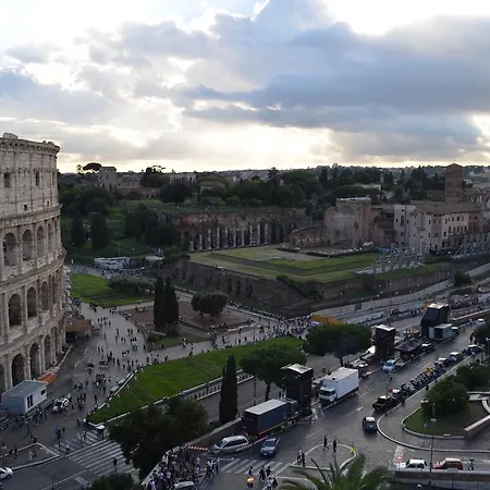 Domus Chiara Al Colosseo Roma Exterior foto