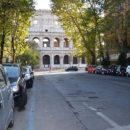 Domus Chiara Al Colosseo Roma Exterior foto