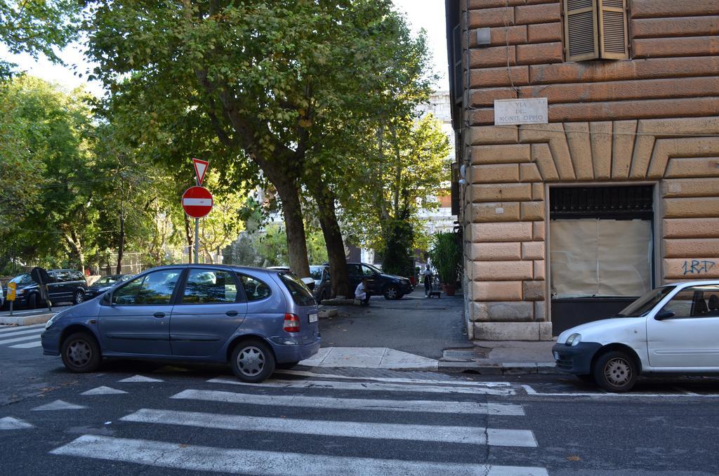 Domus Chiara Al Colosseo Apartment Rome